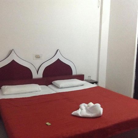 Hotel Safari Agra  Eksteriør billede