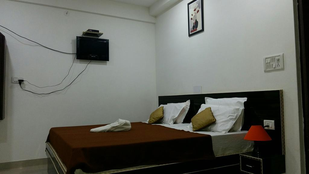 Hotel Safari Agra  Eksteriør billede