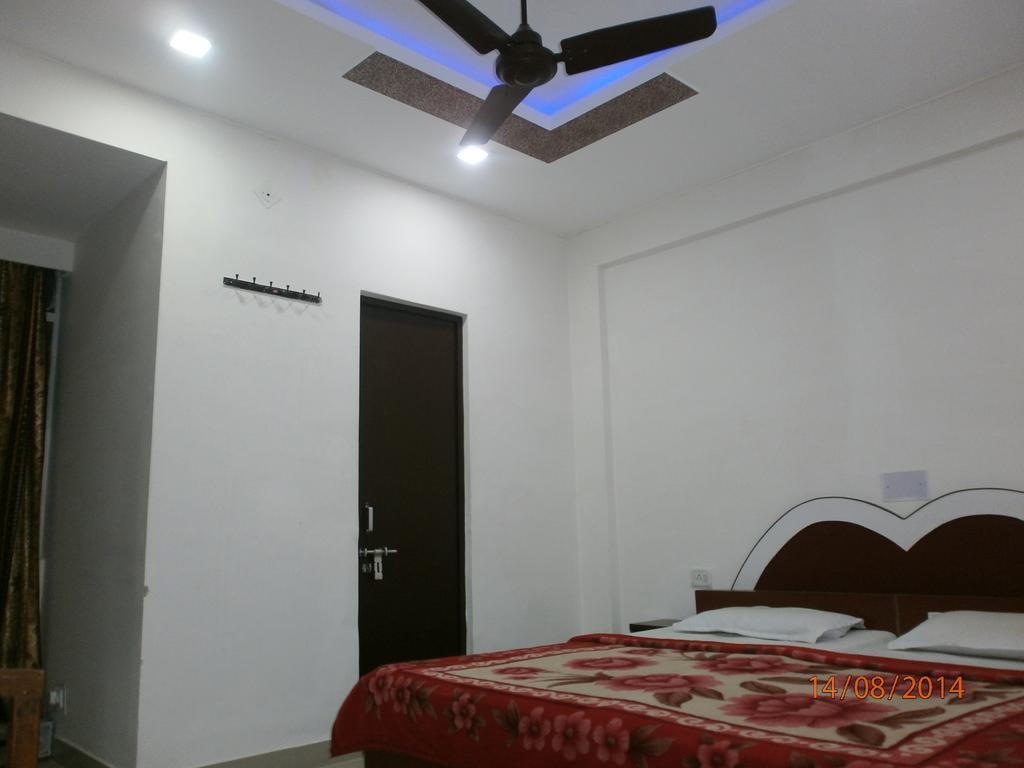 Hotel Safari Agra  Eksteriør billede
