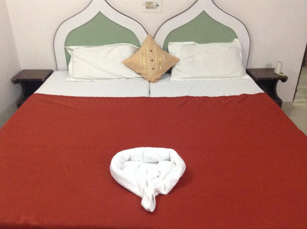 Hotel Safari Agra  Eksteriør billede