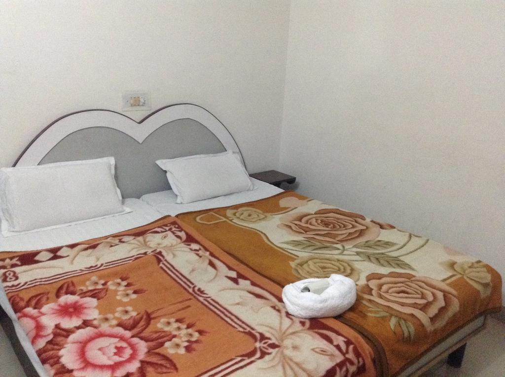 Hotel Safari Agra  Eksteriør billede