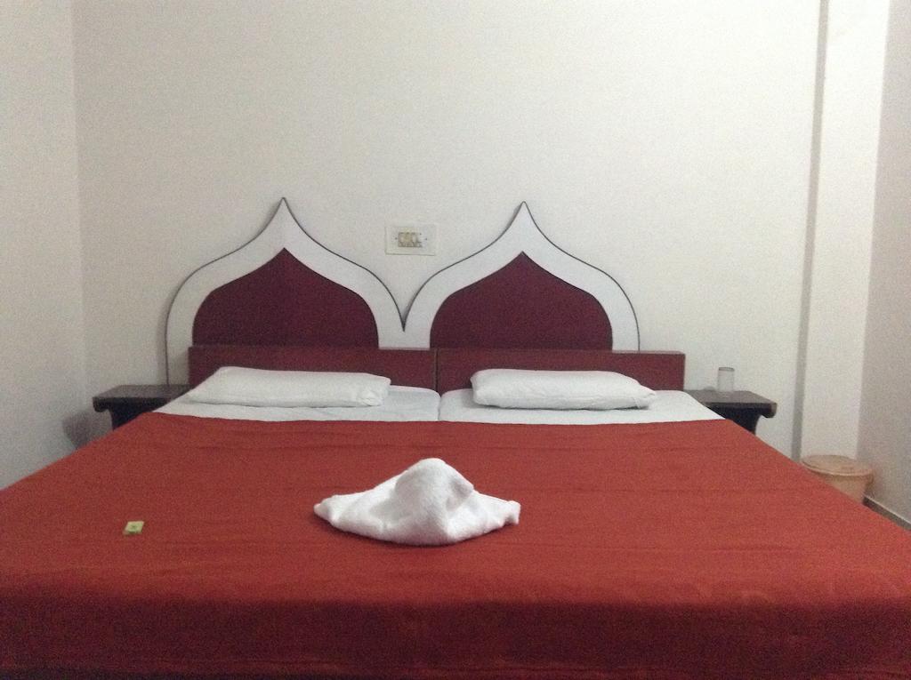 Hotel Safari Agra  Eksteriør billede