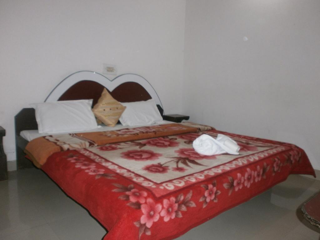 Hotel Safari Agra  Værelse billede