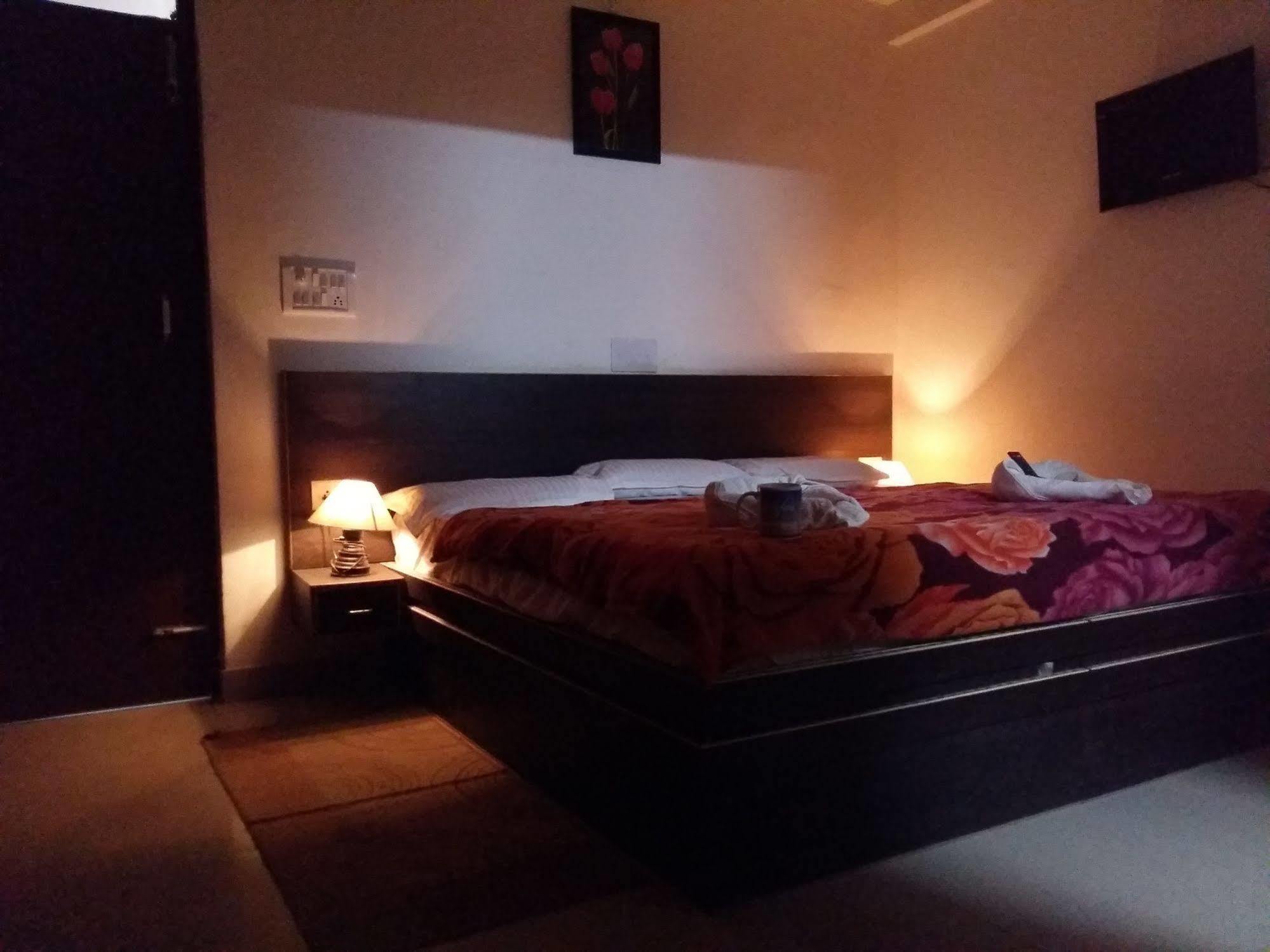 Hotel Safari Agra  Eksteriør billede