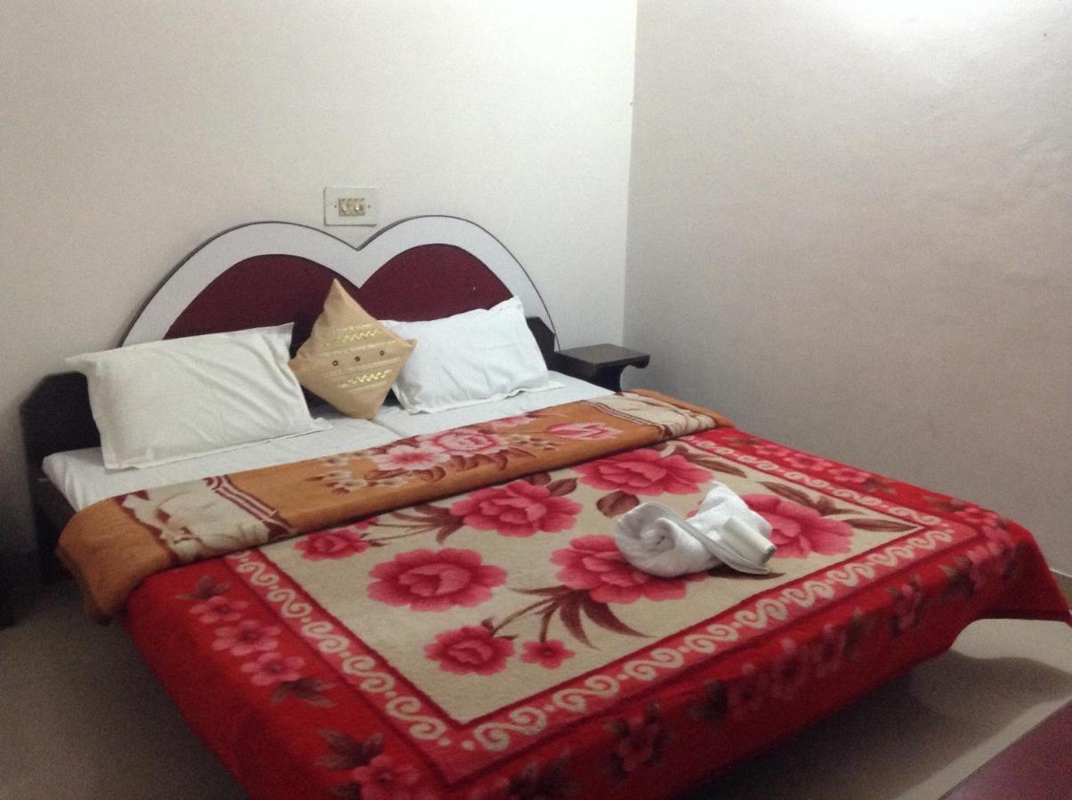 Hotel Safari Agra  Eksteriør billede